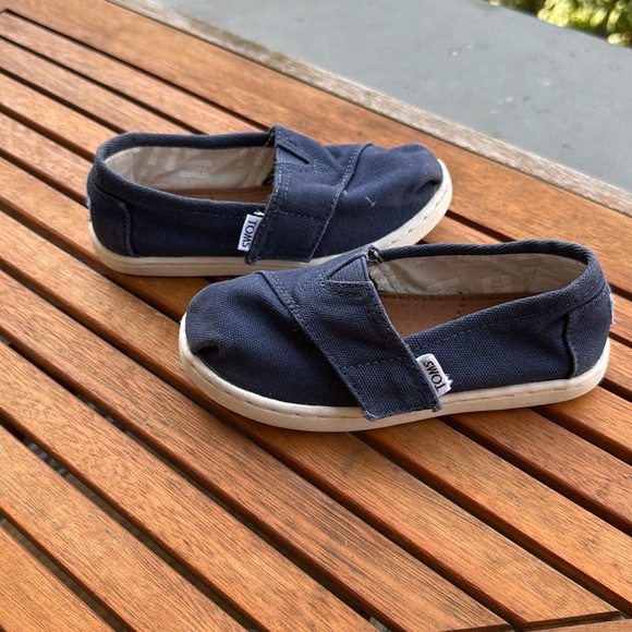 Toms Other - Tom’s Toddler Shoes‎ Unisex Size 9